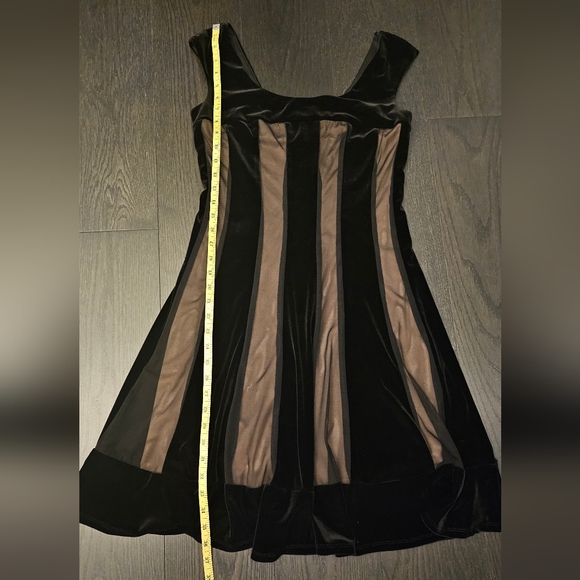 Party dress - Picture 10 of 12